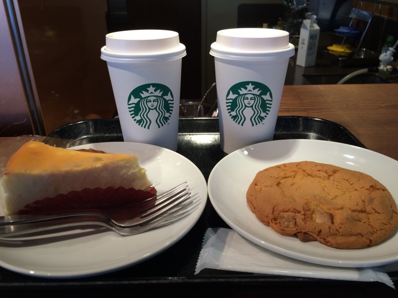 Starbucks en Shinjuku, Tokyo, Japon