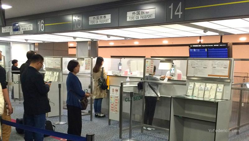 Migraciones en el Aeropuerto de Narita, Tokyo, Japón.