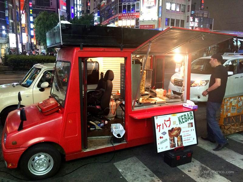 Kebab al paso en Shinjuku, Tokyo