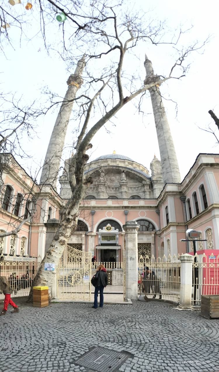 La mezquita de Ortaköy en Estambul 1