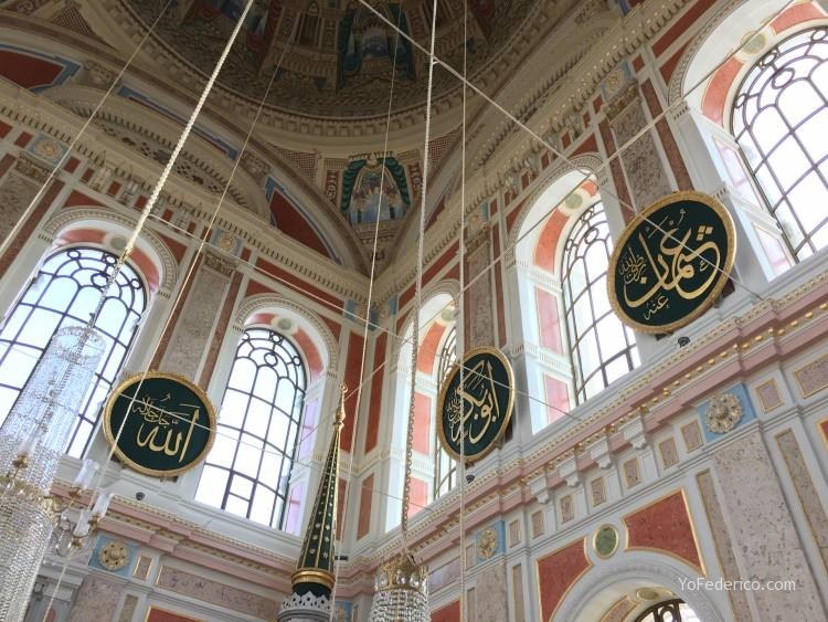 La mezquita de Ortaköy en Estambul 7