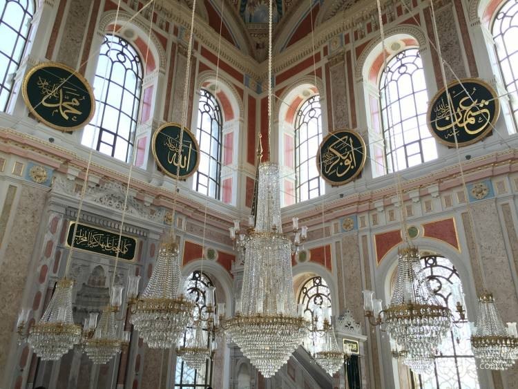 La mezquita de Ortaköy en Estambul 8