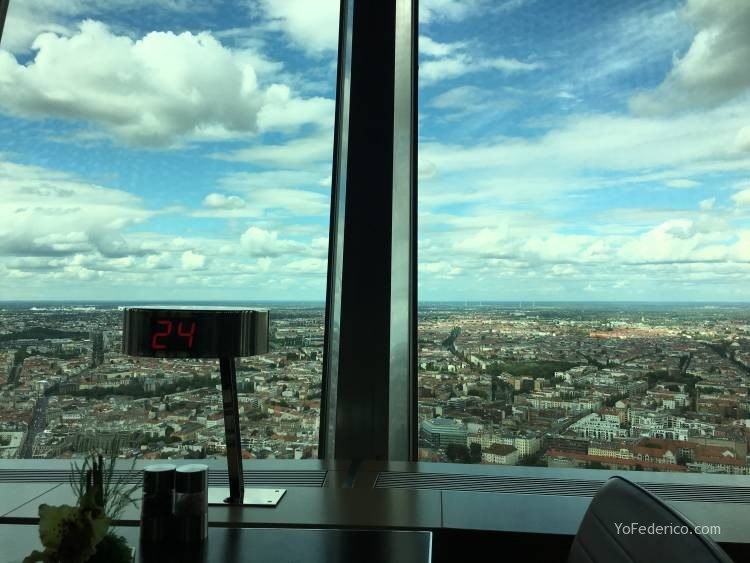 Subimos a la Torre de TV de Berlín 12