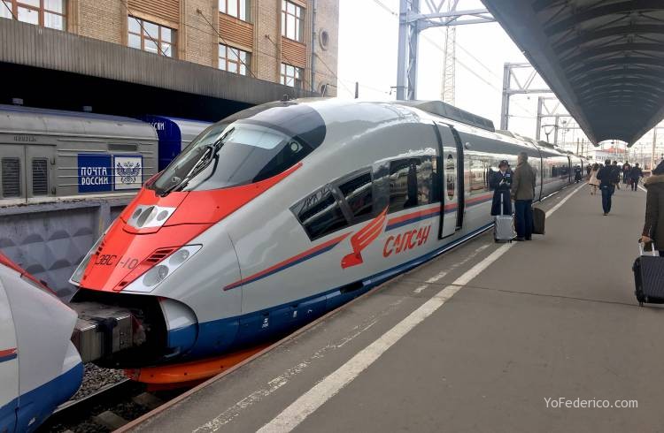 Viaje en tren bala desde San Petersburgo a Moscú